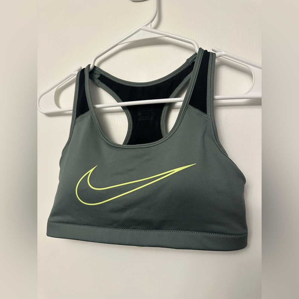 Nike Dry Fit in Dark Green / Gray with Neon accents